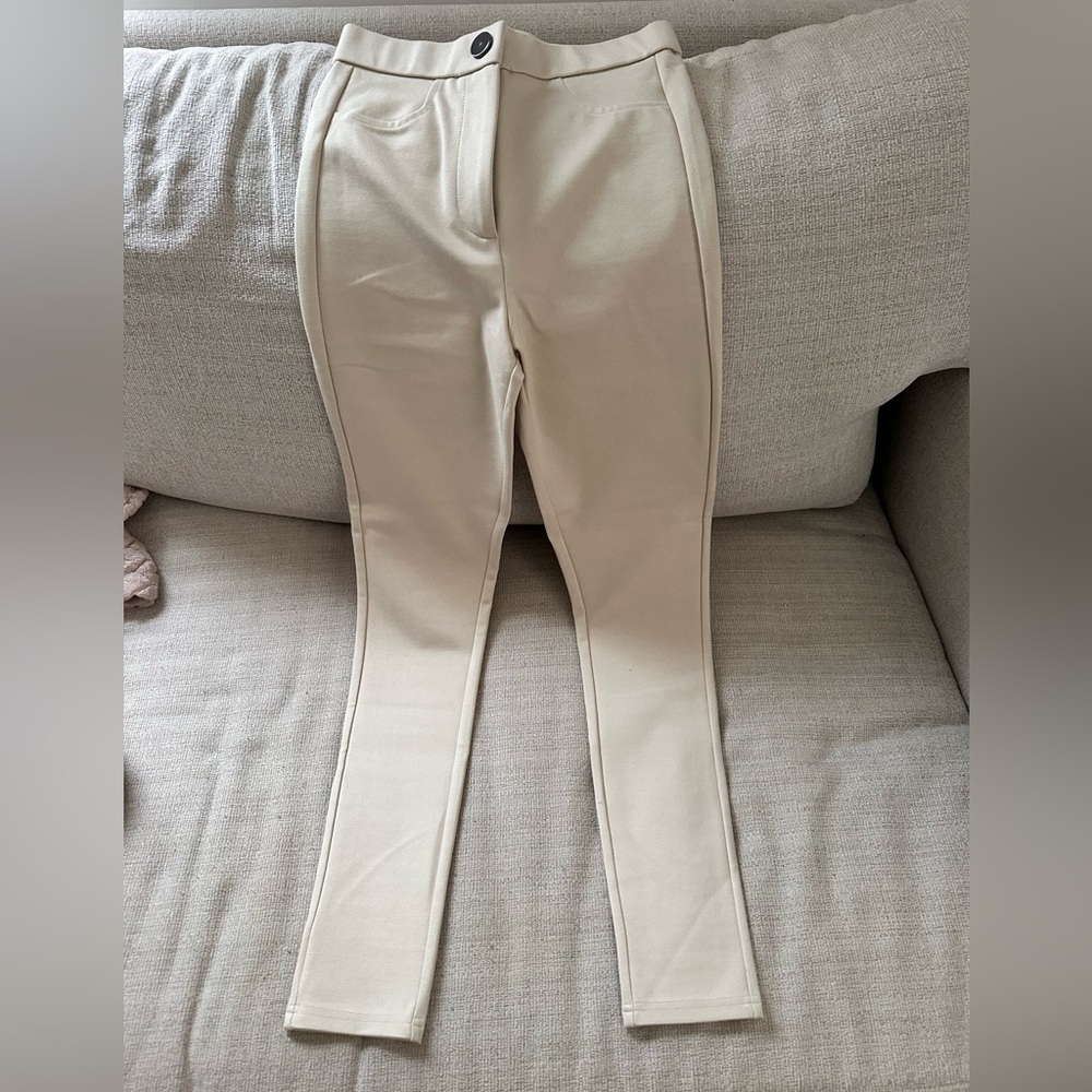 Zara slim fit stretch pant. New without tags. Size S color Sand